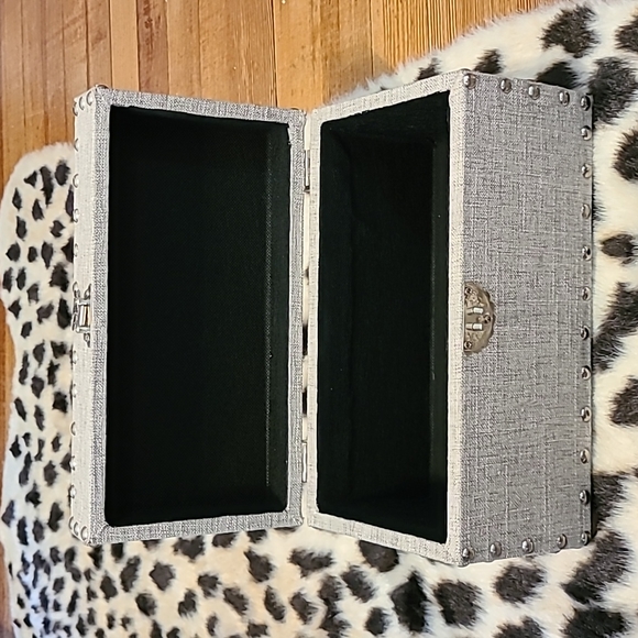 Grey Linen Chest - Picture 2 of 7